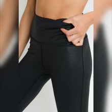 Load image into Gallery viewer, Pebble Leggings - TwoTwentyTwo Market